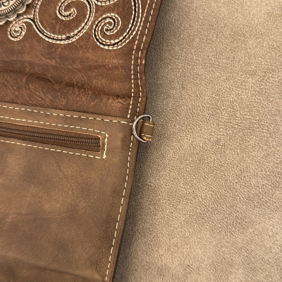 Blazin Roxx Concho Wallet Clutch Wristlet Brown Embroidery - Picture 9 of 9